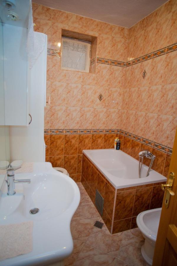 Apartments By The Sea Metajna, Pag - 6522 ซูโบวิชี ภายนอก รูปภาพ