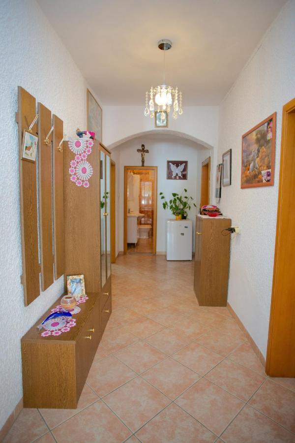 Apartments By The Sea Metajna, Pag - 6522 ซูโบวิชี ภายนอก รูปภาพ